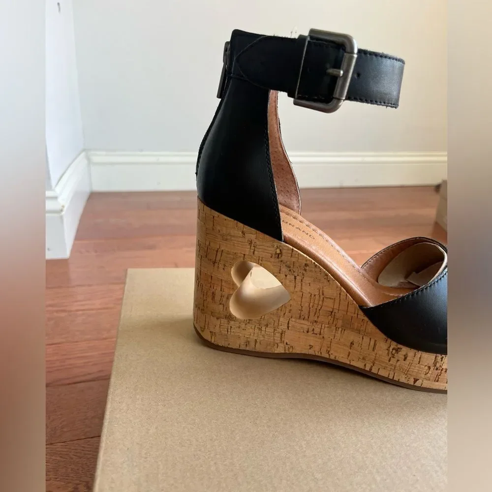 NWT LUCKY‎ BRAND HIMMY HEART BLACK WEDGE SANDAL WEDGES WOMENS NEW IN BOX